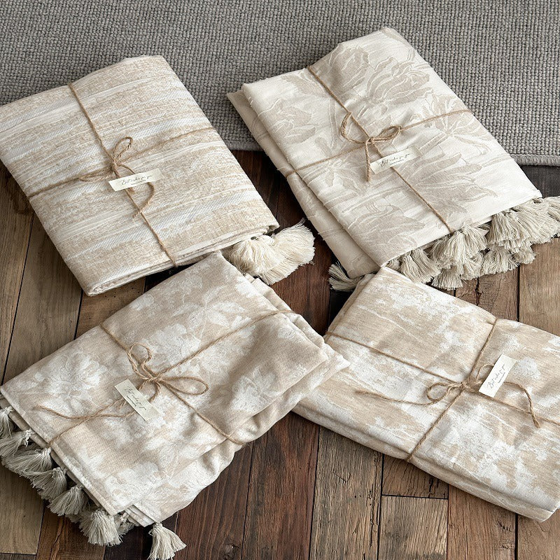 Versatile cotton and linen blanket