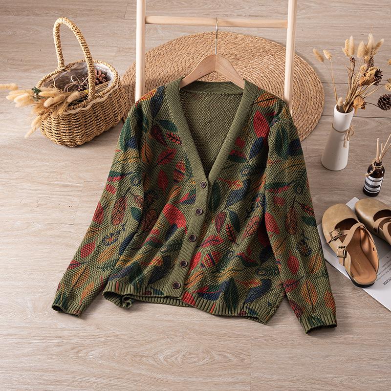 Women's clothing / fashion / color / knitwear / top / V-neck / long sleeve / cardigan / coat / gift for her